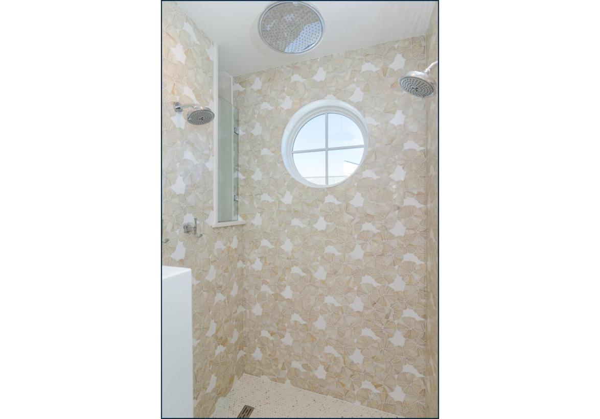 Pearl In The By Bryant Real Estate Holiday home