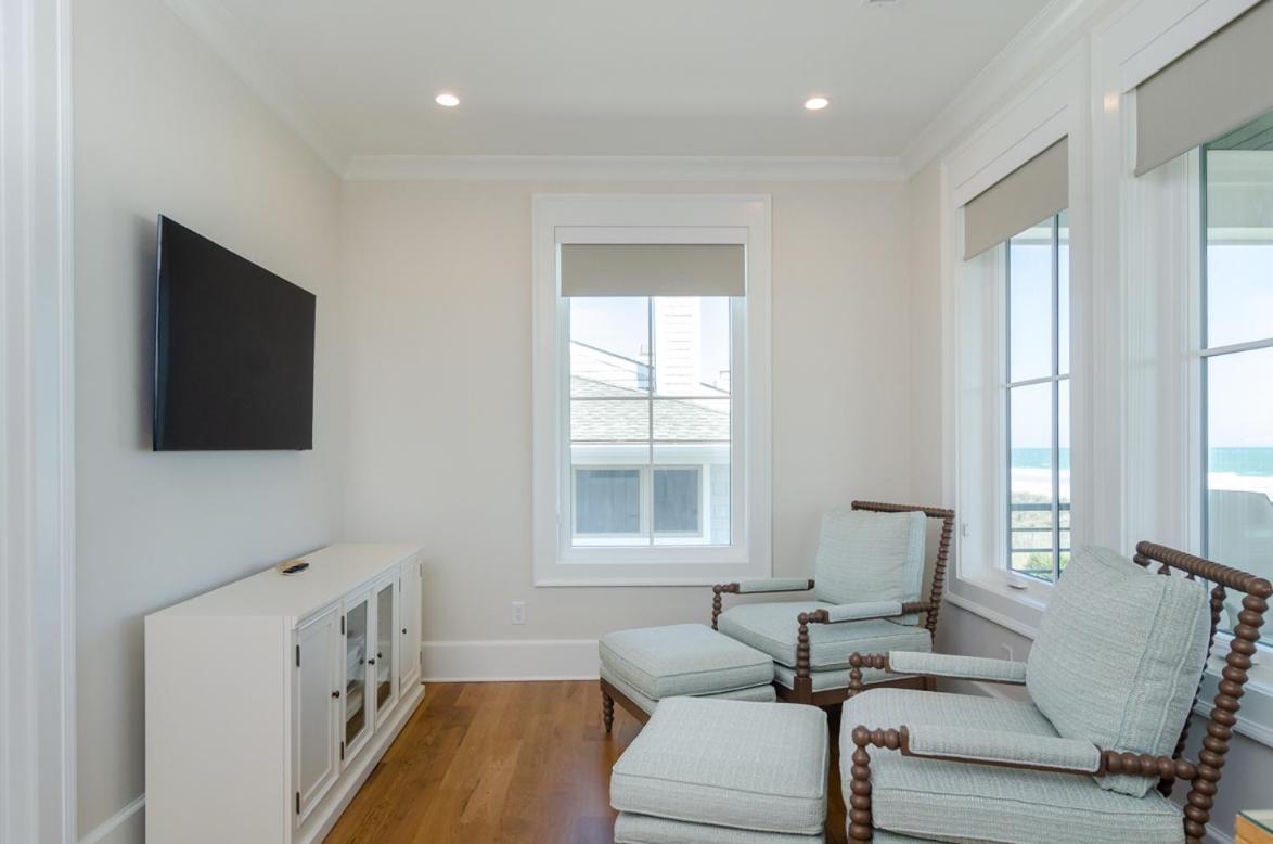 Pearl In The By Bryant Real Estate Holiday home
