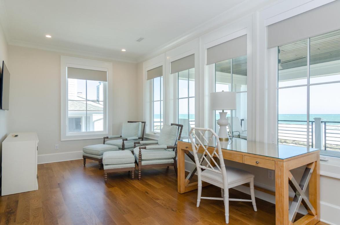 Pearl In The By Bryant Real Estate Holiday home