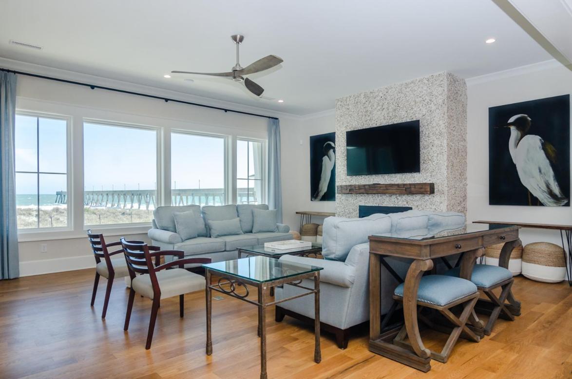 Pearl In The By Bryant Real Estate Holiday home