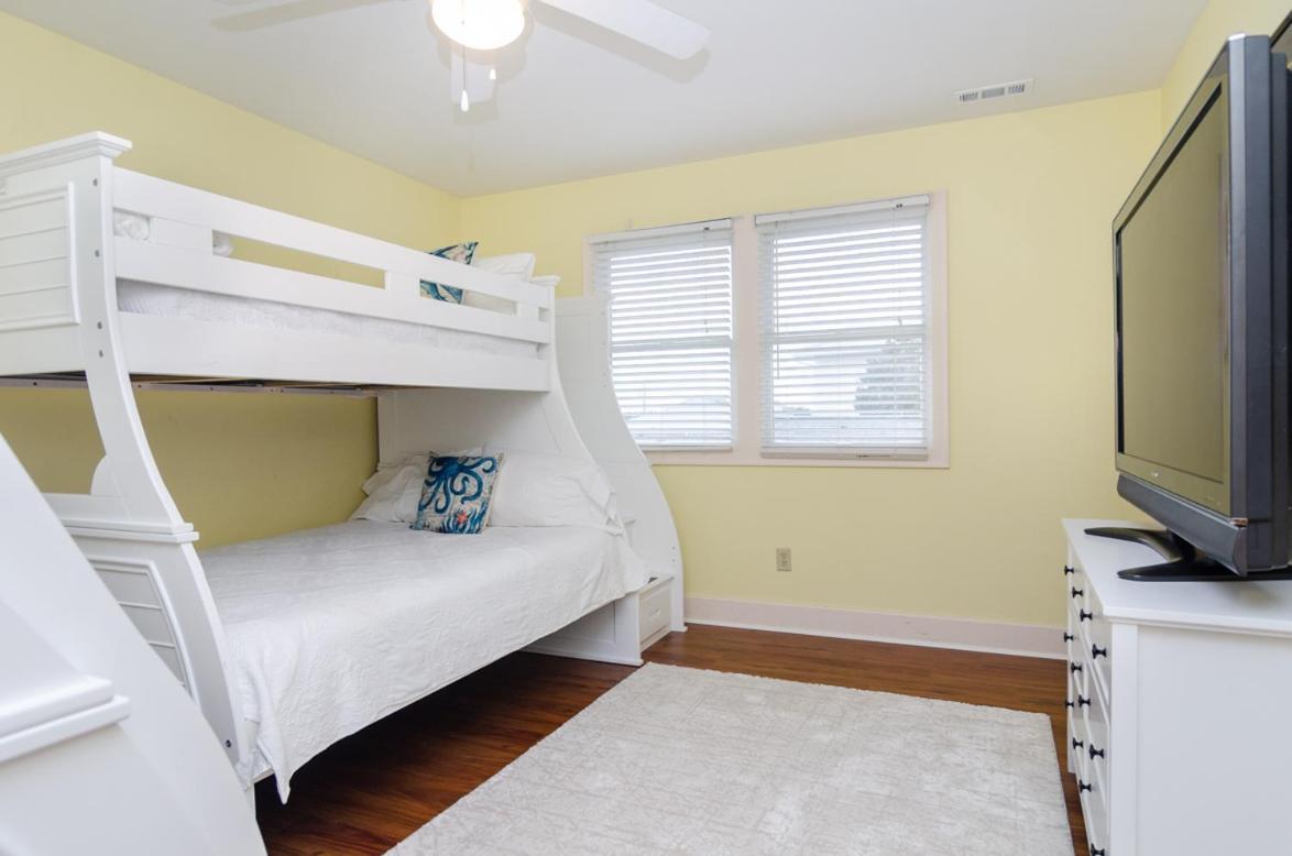 A Little Piece Of Paradise By Bryant Real Estate Holiday home *