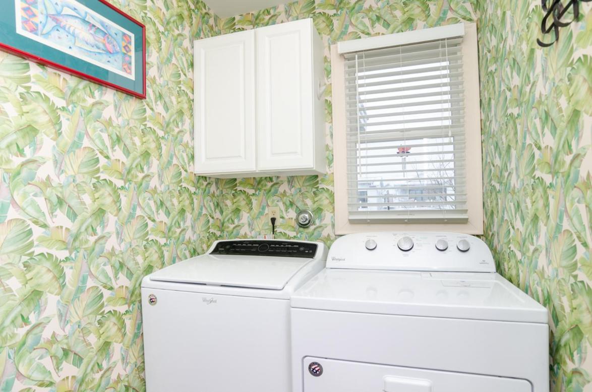 A Little Piece Of Paradise By Bryant Real Estate Holiday home *