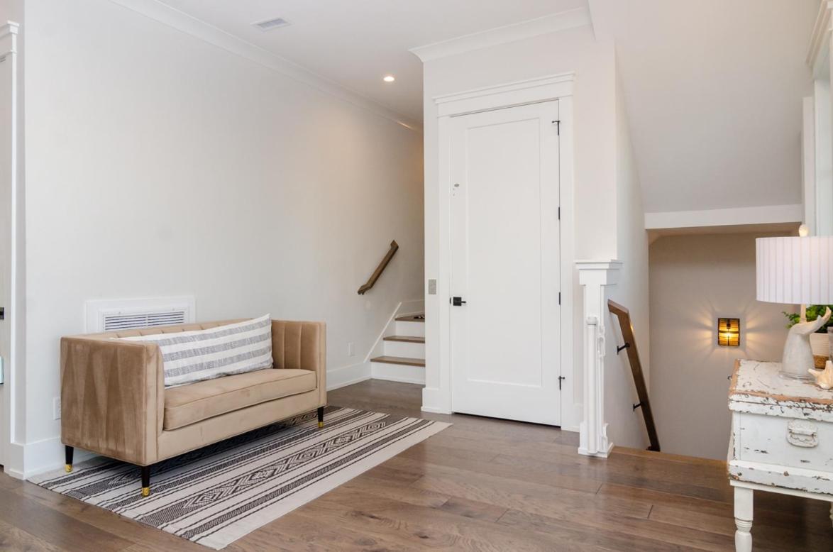 Hooks By Bryant Real Estate *