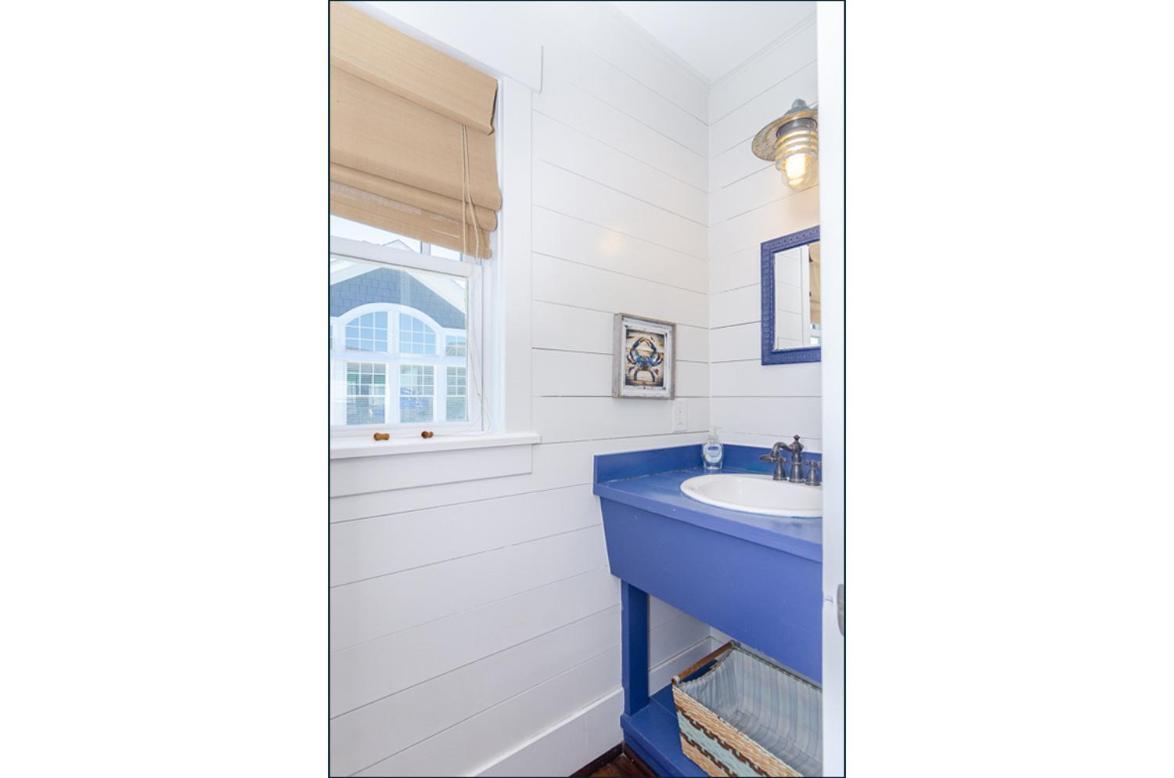Paradox By Bryant Real Estate Holiday home
