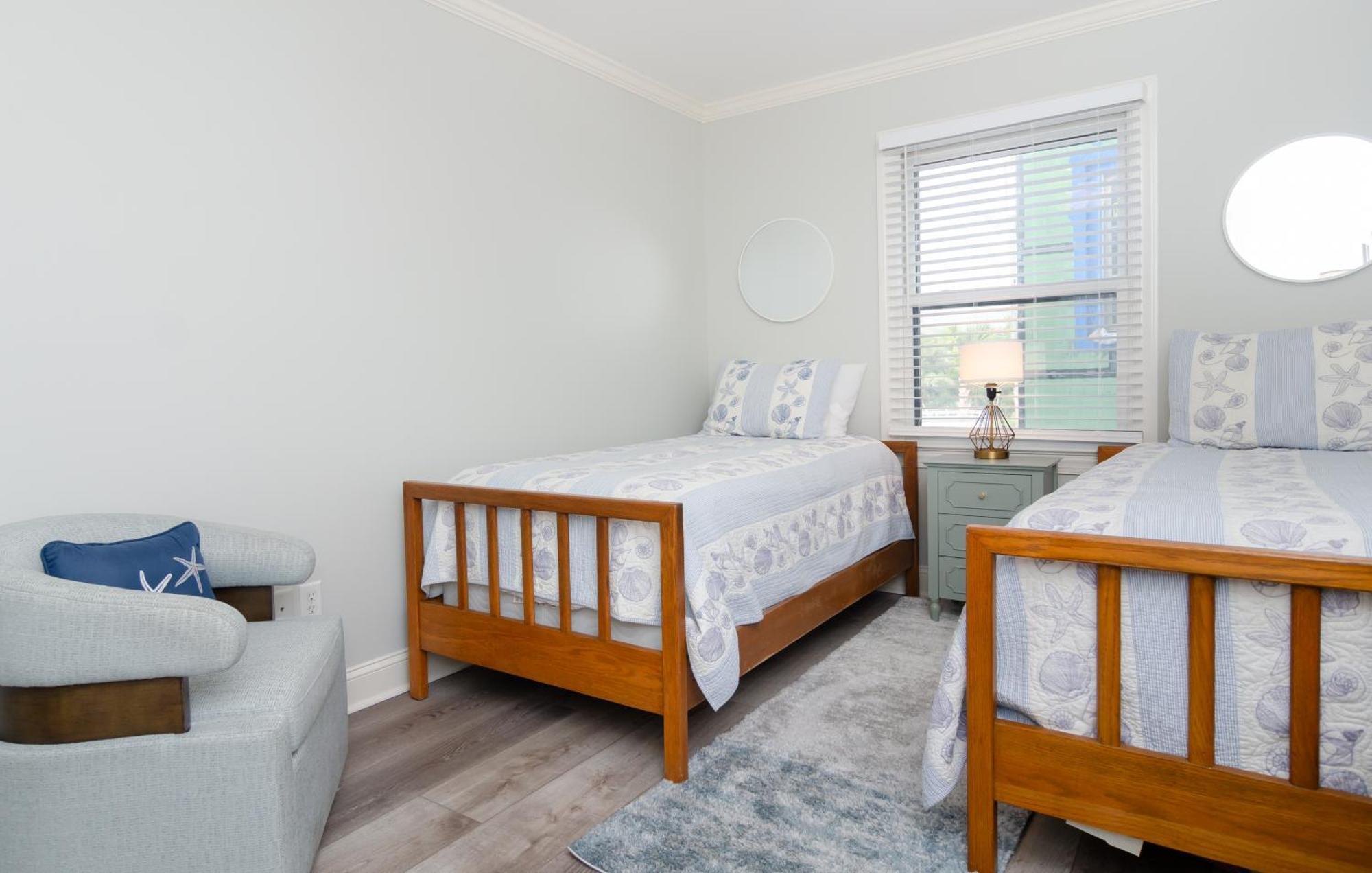 Breezeland #1 Lower By Bryant Real Estate Holiday home